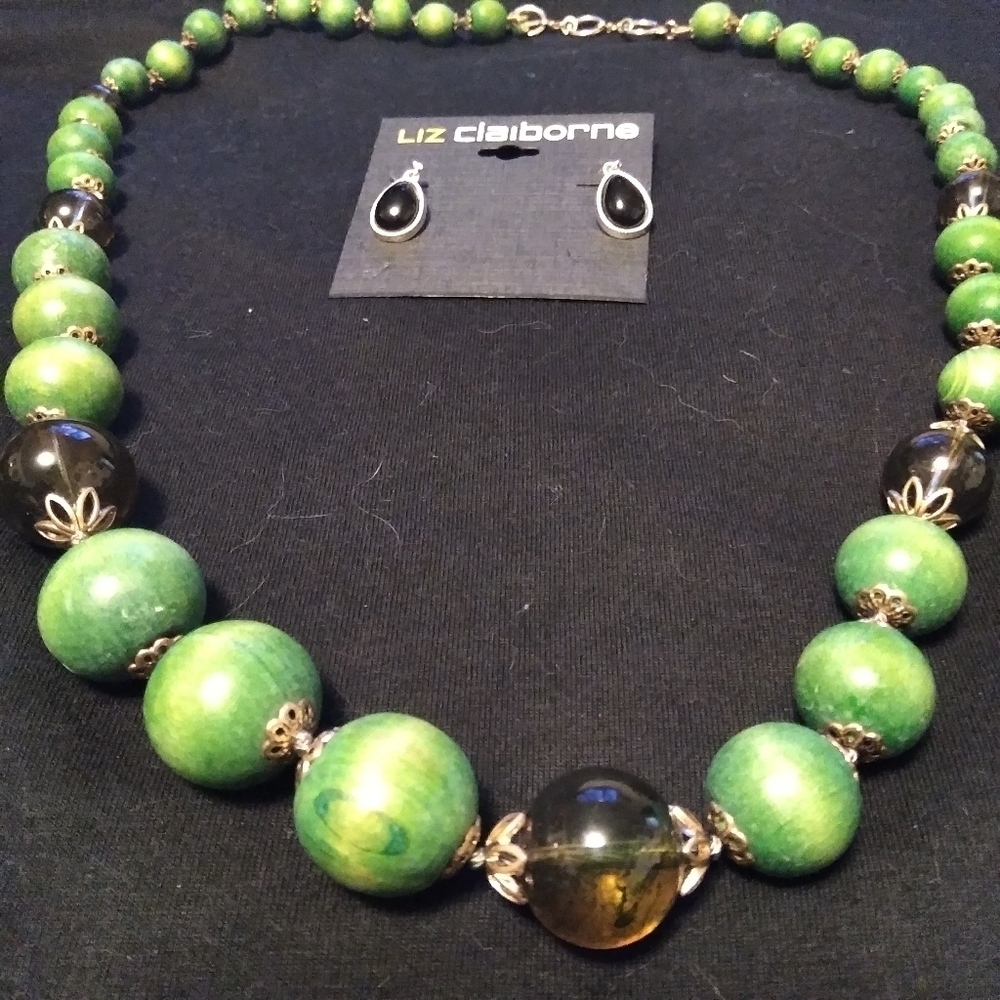 Liz Claibiorne jewelry set